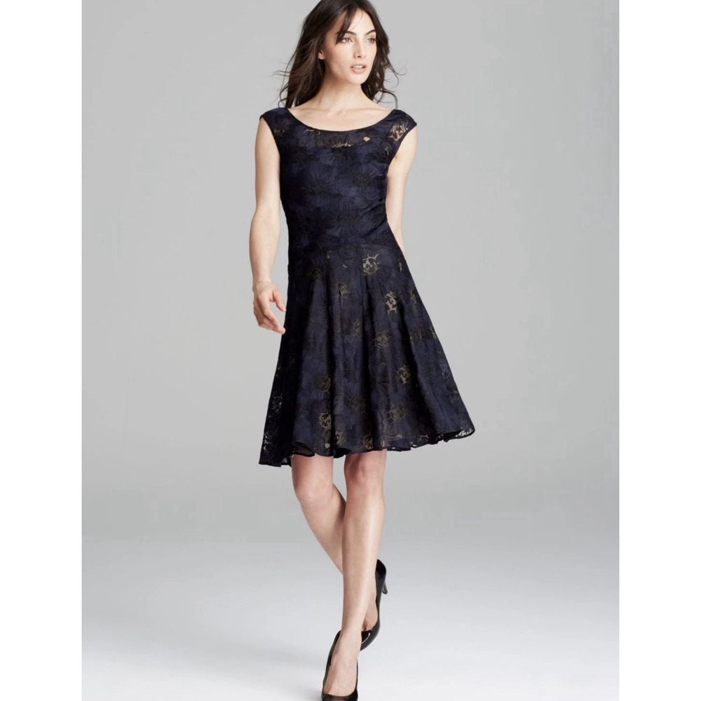 Vera Wang Navy Sleeveless Floral Lace Cocktail Dress Formal Party Size 6 $278